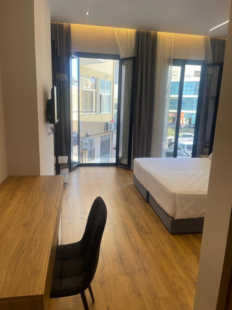 Dia Mare Deluxe Aparthotel Vlore Exterior photo