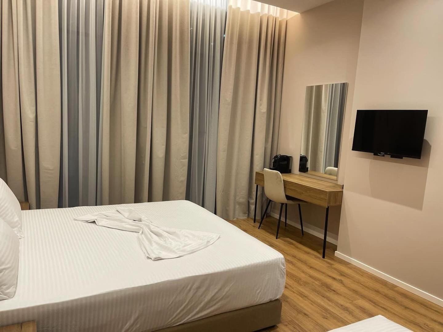 Dia Mare Deluxe Aparthotel Vlore Exterior photo