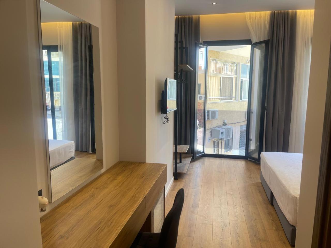 Dia Mare Deluxe Aparthotel Vlore Exterior photo