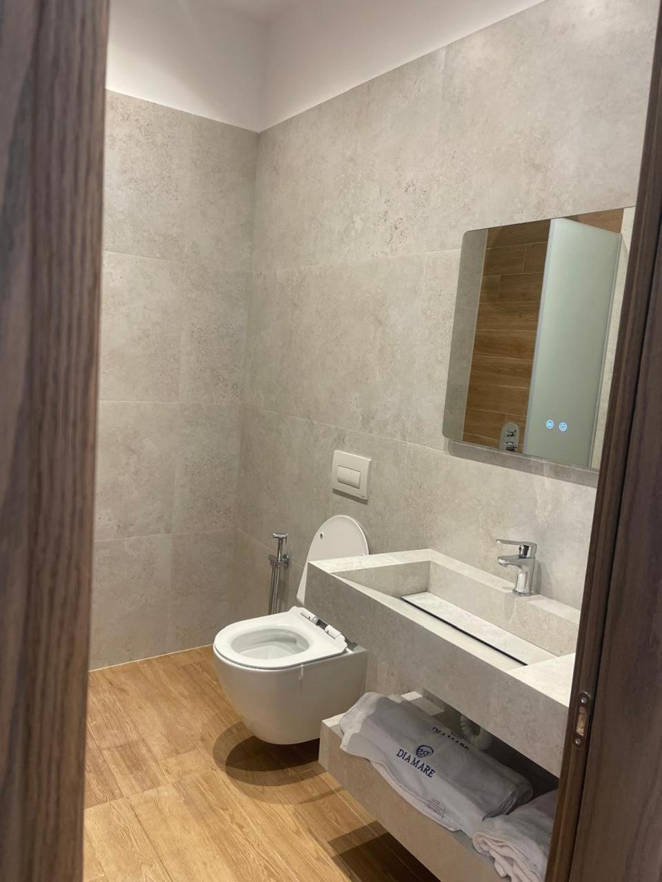 Dia Mare Deluxe Aparthotel Vlore Exterior photo